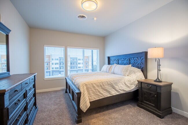 2BD, 2BA - Master Bedroom - Shiloh Commons