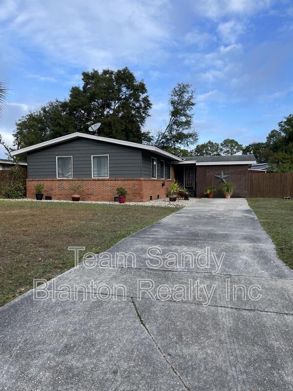 Building Photo - 6558 College Dr