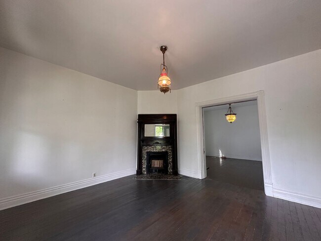 Foto del edificio - Charming Schnitzelburg Gem with Modern Updates & Private Outdoor Space
