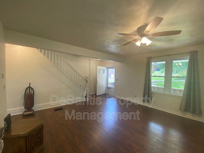 Building Photo - 221 E Willock Rd
