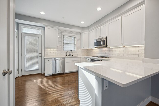Building Photo - Professionally Managed// 3 bedroom 2.5 bat...