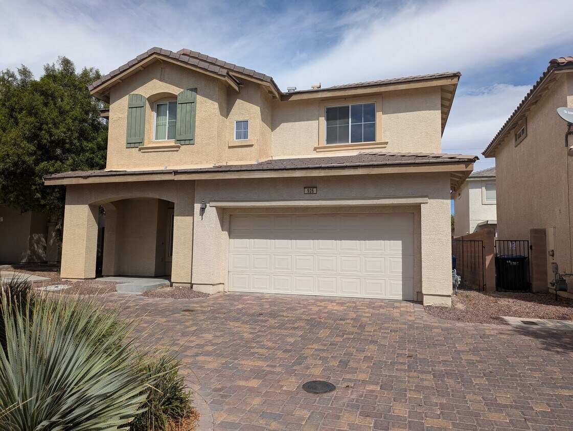 Foto principal - 926 Shades End Ave