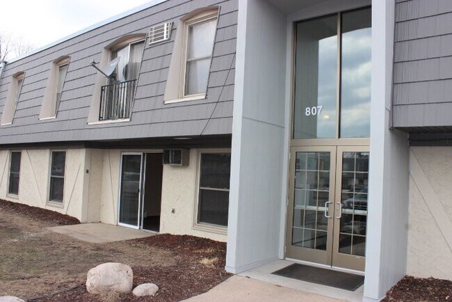 Building Photo - 807 11th Ave S