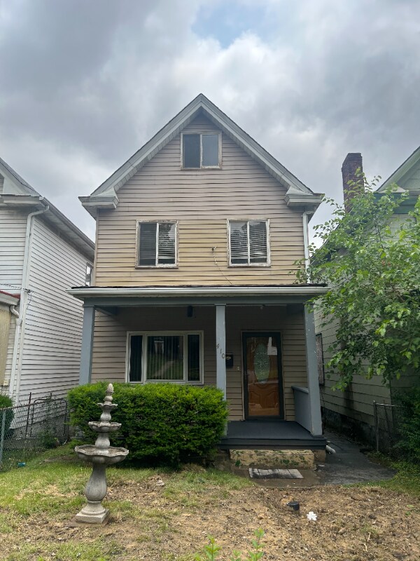Primary Photo - 410 Grove St