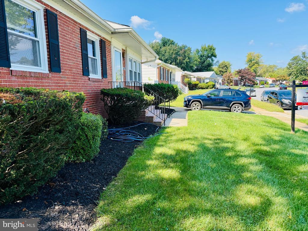 Foto principal - 8619 Lucerne Rd