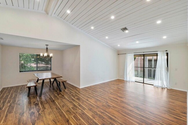 Foto del edificio - 5720 Coach House Cir