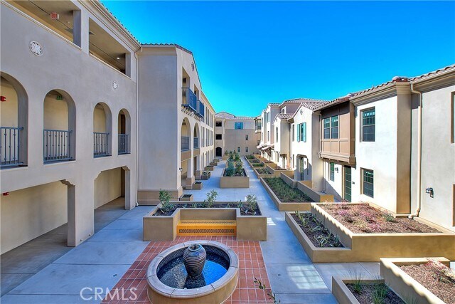 Foto del edificio - 501 W Foothill Blvd