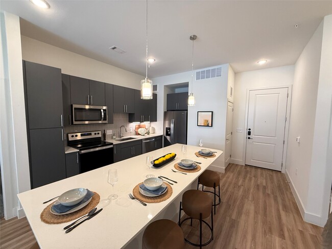 Foto del edificio - 641 W Crosstimbers St