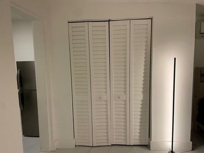 Building Photo - 1033 NW 7th Ter