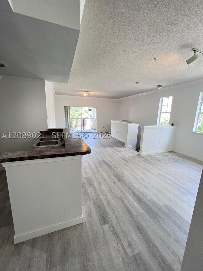 Foto del edificio - 5980 W Sample Rd