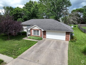 Building Photo - 3700 Wakefield Dr