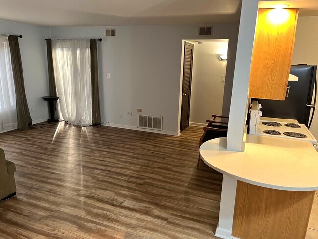 Foto del edificio - 6105 Knoll Valley Dr