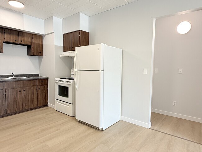 Building Photo - 3503 Sandwich St.