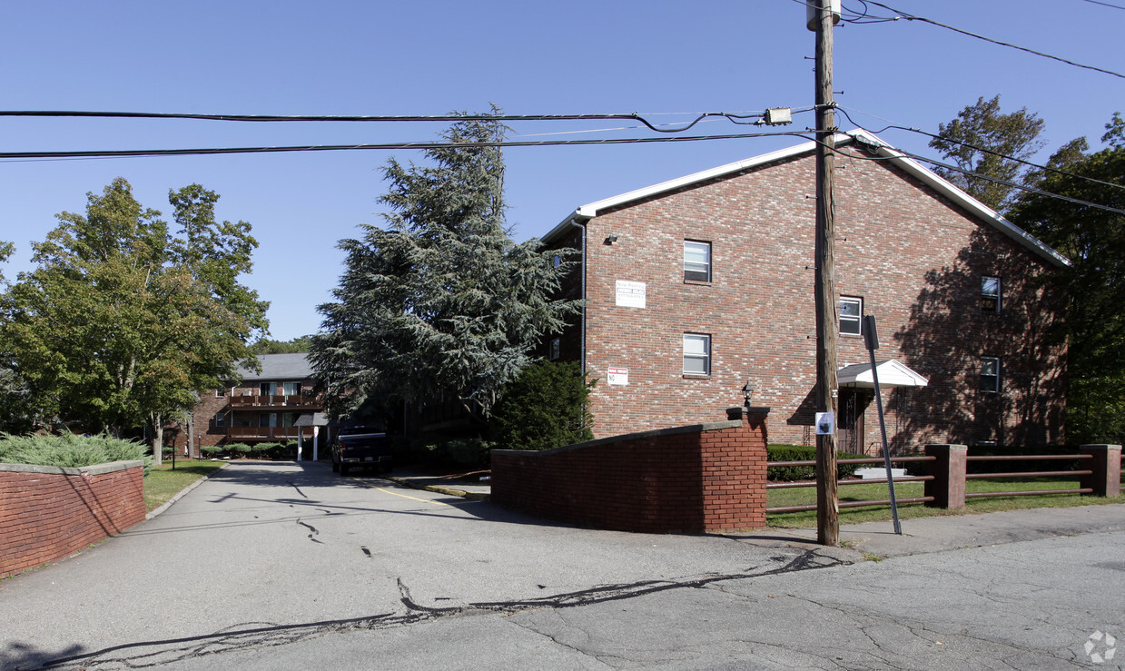 Primary Photo - 25 Morton St Apts