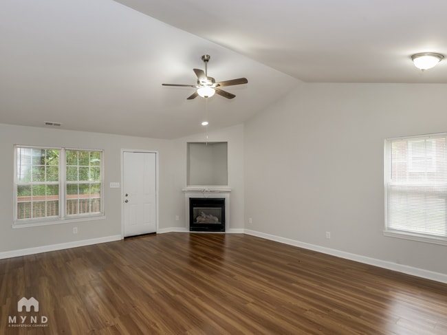 Building Photo - 919 Crestmere St