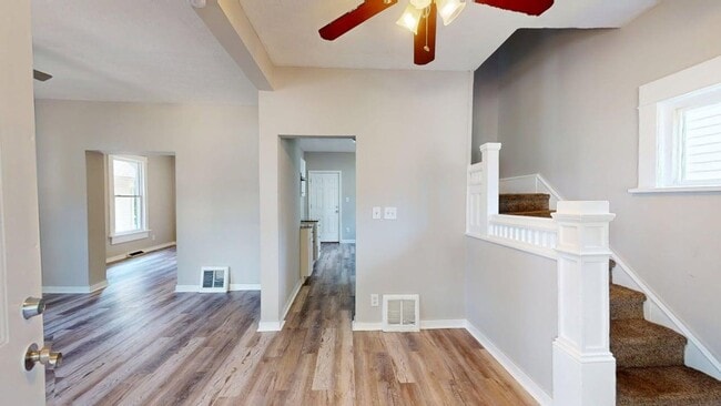 Building Photo - 982 Collinwood Ave