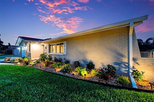 Building Photo - 2420 Fairbanks Dr