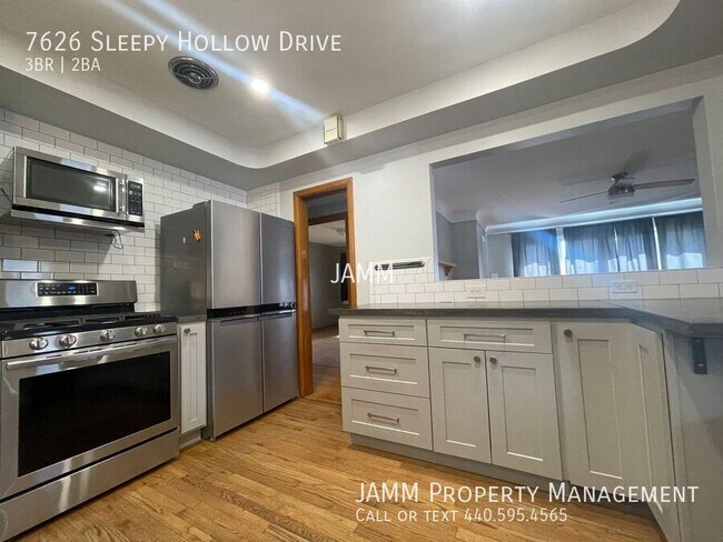 Foto del edificio - 7626 Sleepy Hollow Dr