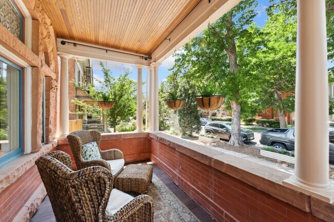 Foto del edificio - 1154 N Clarkson St