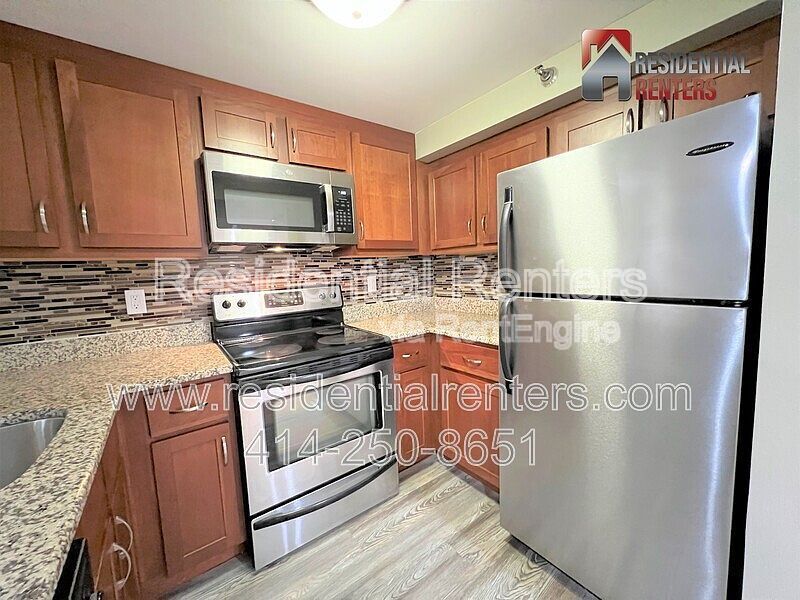 Primary Photo - 270 E Highland Ave