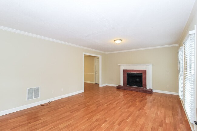 Building Photo - 971 Thousand Oaks Dr