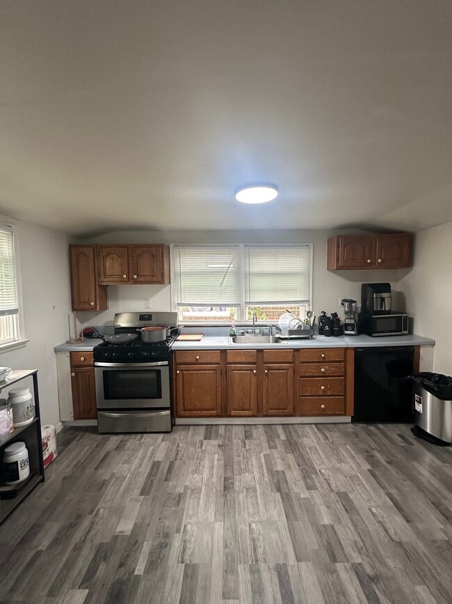 Building Photo - 276 Linden Ave