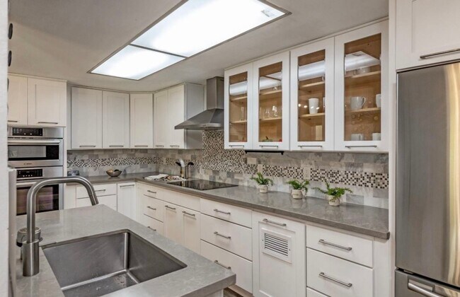 Foto del edificio - 3BD/2BA – Updated Condo in Coveted Downtown Saratoga, Steps from Wildwood Park