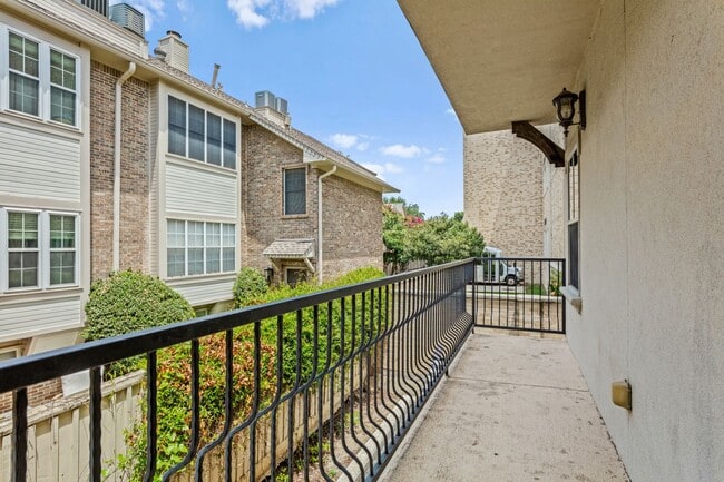 Foto del edificio - Luxury Highland Park Living