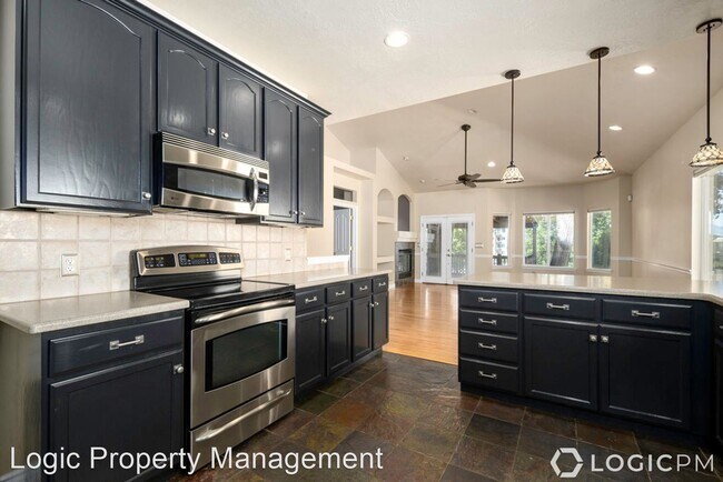 Building Photo - 3 br, 3 bath House - 9934 S. Cascade Park Dr