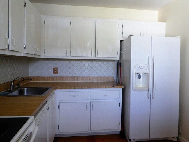 Foto del edificio - 21810 Cypress Dr