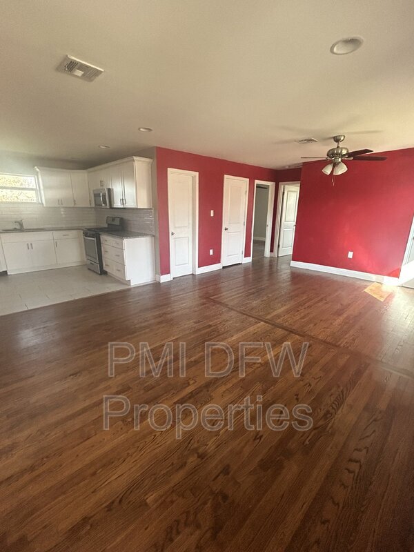 Building Photo - 1729 Longview St