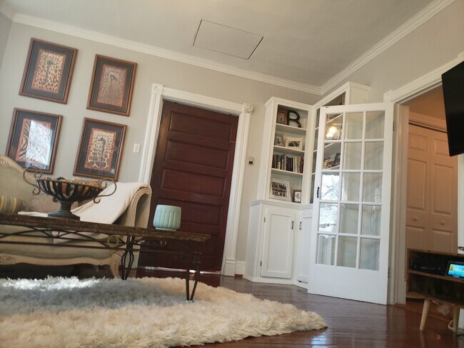 Building Photo - 5001 Roland Ave
