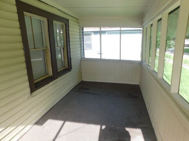 Photo - Three Bedroom 1 Bath on quiet street House