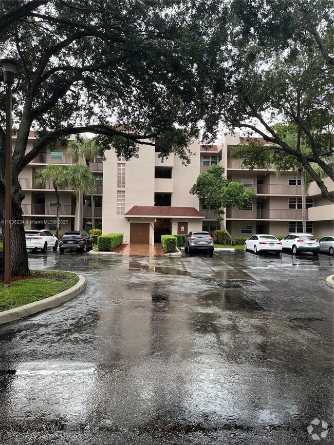 Building Photo - 1931 Sabal Palm Dr