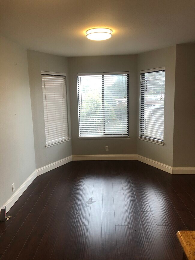 Building Photo - 931 Bosworth St