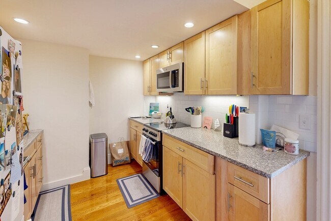 Building Photo - 231 Beacon St