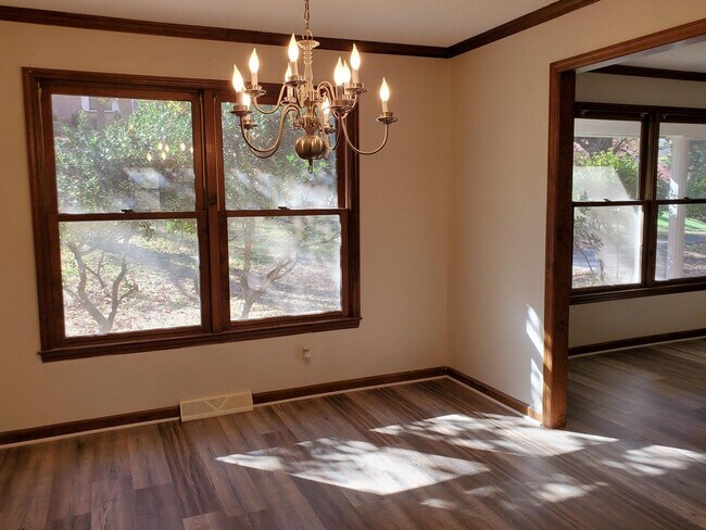 Building Photo - FARRAGUT HILLS BASEMENT RANCH BEAUTY 3 BDR...
