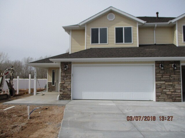 Foto principal - 3 Bedroom 2.5 - Twin Home in Gemini Meadows