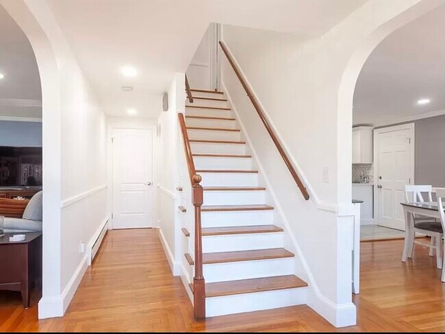 Building Photo - 470 Elmgrove Ave