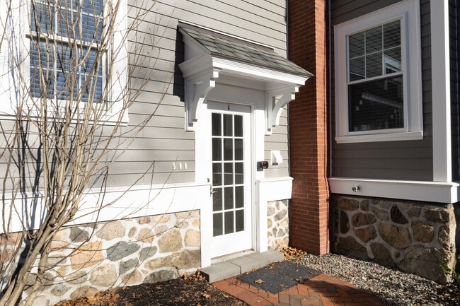 Building Photo - 4 East St