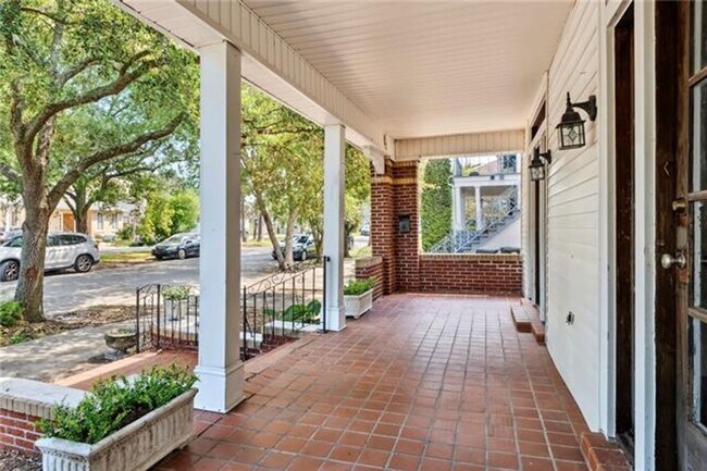 Building Photo - Charming duplex