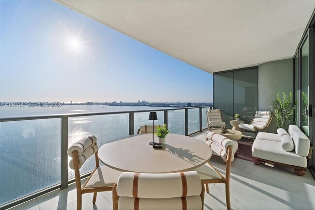 Foto del edificio - 3131 NE 7th Ave