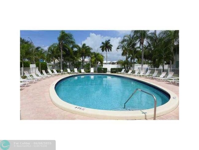 Foto del edificio - 1851 NE 62nd St