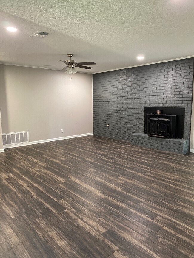 Foto del edificio - 100 Medina Dr