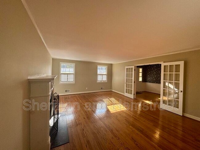 Building Photo - 807 Barrett Ln