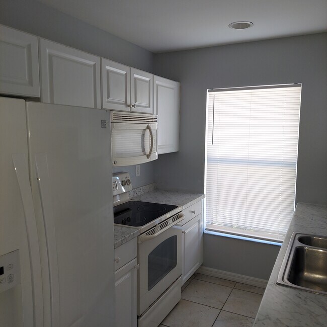 Foto del edificio - 4526 22nd St SW