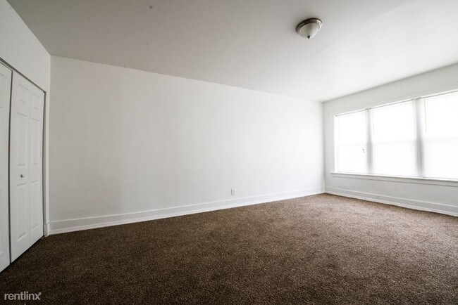 Building Photo - 1 br, 1 bath Apartment - 7701 S May St