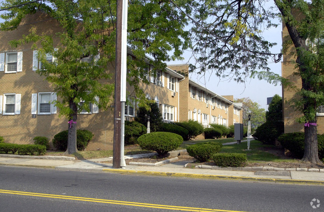 Building Photo - Plaza Garden Apartments