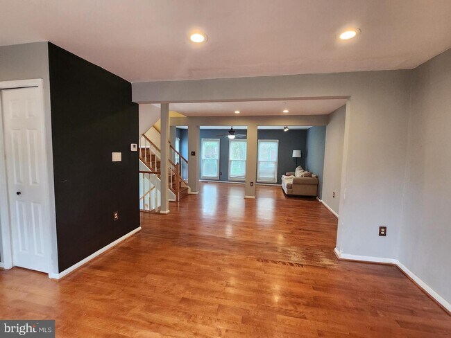Building Photo - 13923 Middle Creek Pl