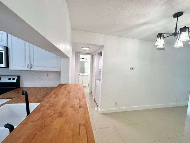 Building Photo - 3139 Millwood Ter